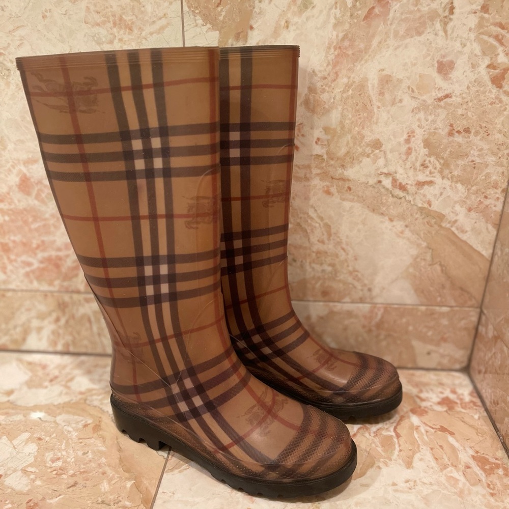 Burberry rain boots size 36